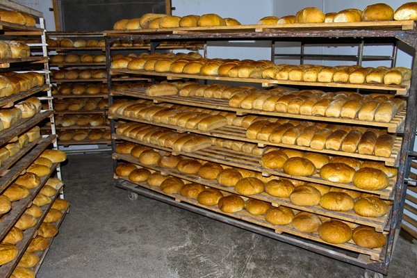 Veşti proaste pentru români. Se scumpeşte pâinea