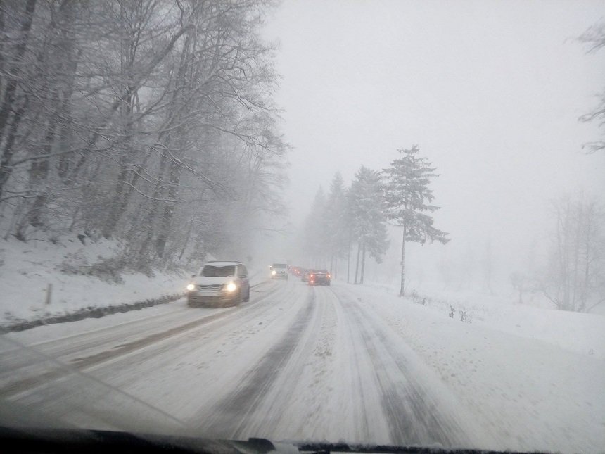 Avertizare meteo: iarna pune stăpânire pe România! Vor fi ninsori puternice şi viscol
