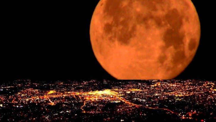 Fenoment extrem de rar la finele lunii: Ce este super luna albastră sângerie şi cum ne afectează?
