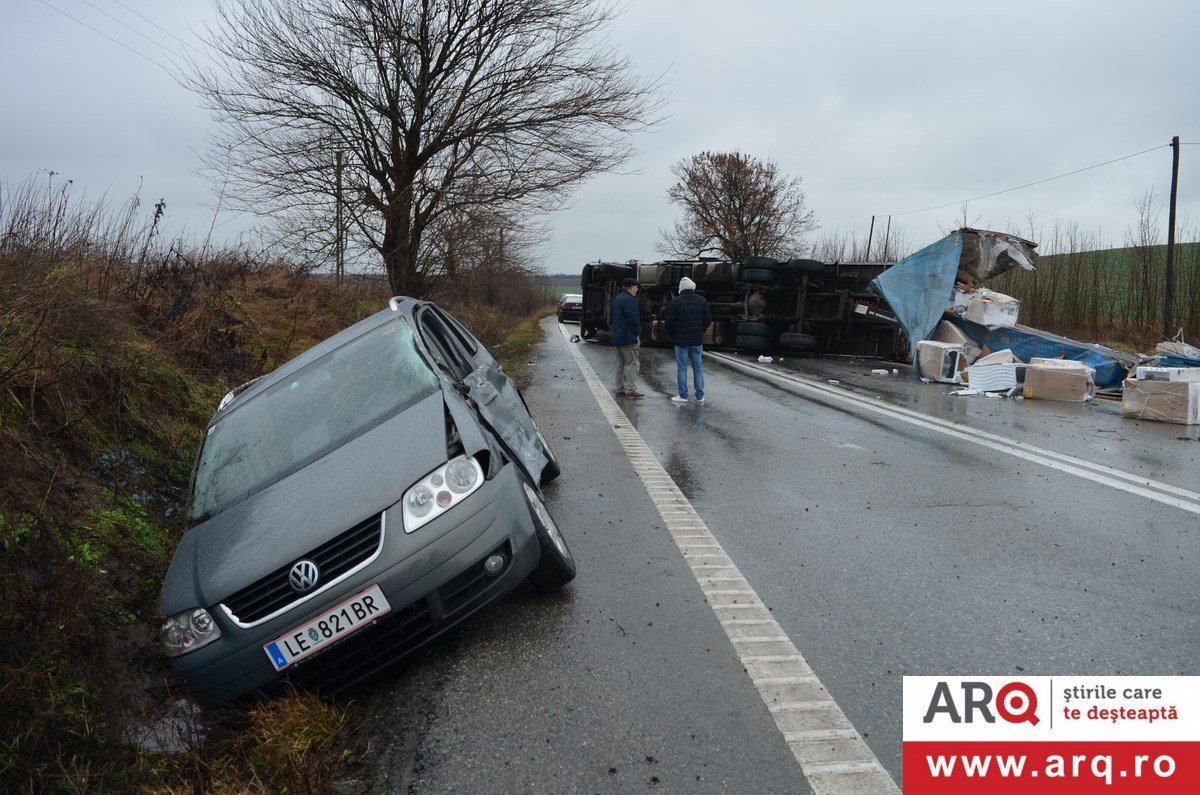 Autoturism VW contra TIR în 