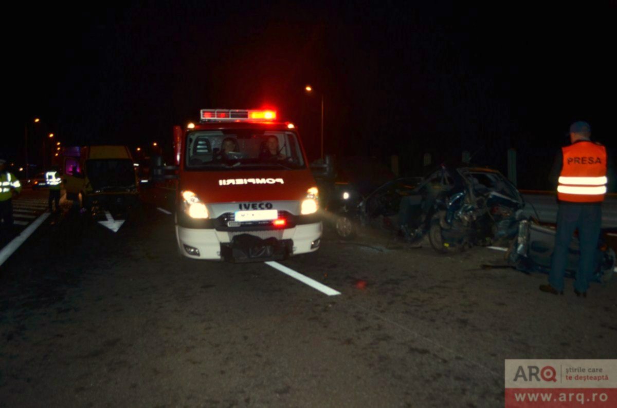Accident grav cu trei răniţi pe autostrada Arad - Nădlac
