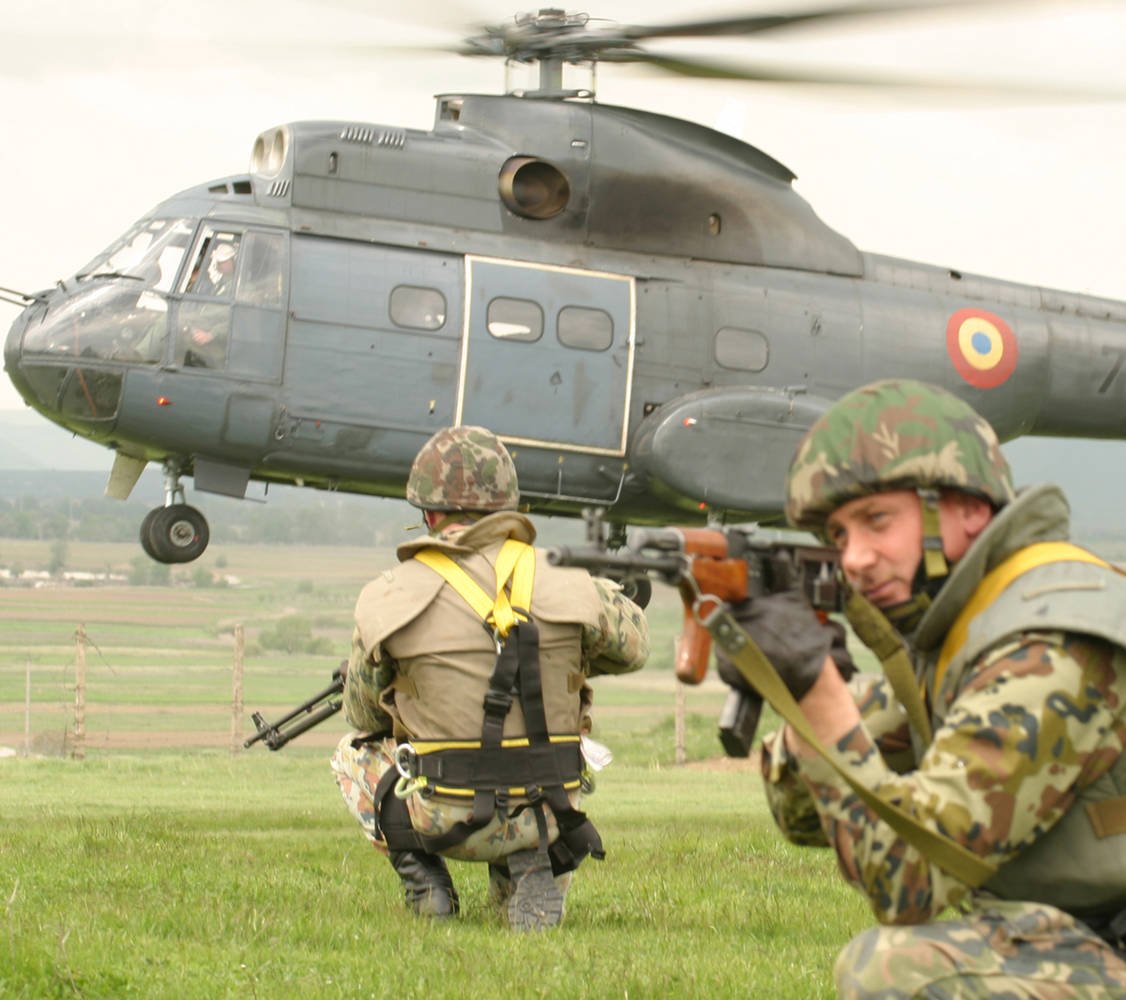 Stagiul militar voluntar, adoptat de Parlament. Cum puteţi deveni REZERVIŞTI VOLUNTARI