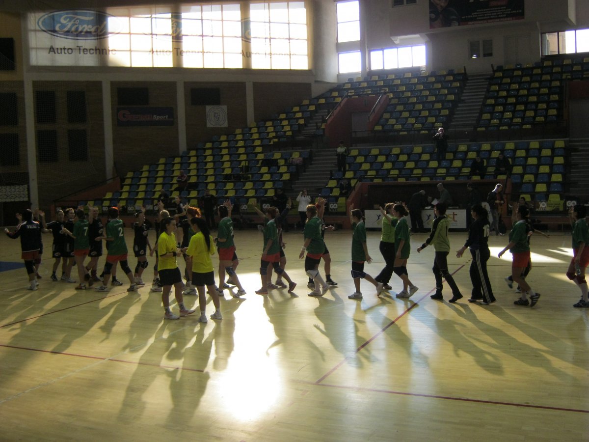 Final emoționant în Campionatul Județean arădean de Handbal. Turneu în memoria lui Ștefan Deacu