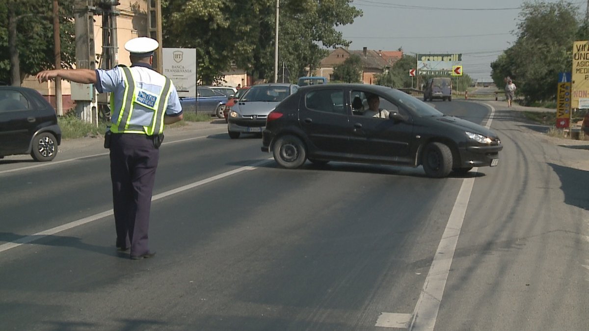 Trafic restricţionat pe mai multe drumuri din ţară. Vezi rutele ocolitoare