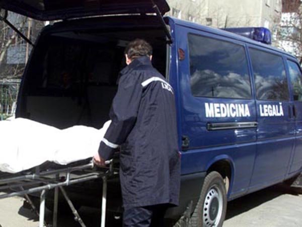 Un tânăr de 36 de ani s-a spânzurat într-un bloc din Micălaca
