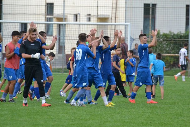 Au spart gheaţa: CS Ineu - CSU Craiova II 2-1