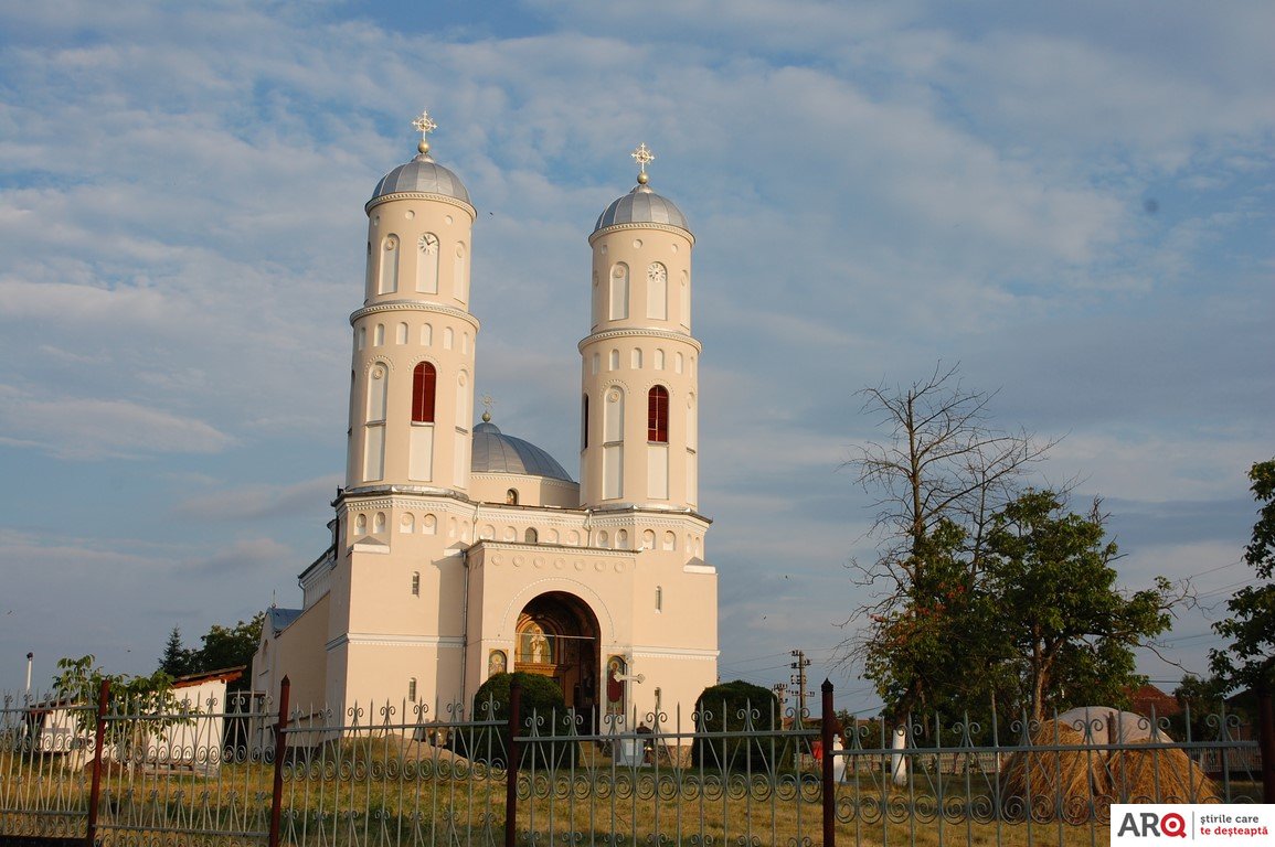 Biserica ortodoxă Agrișul-Mare, unicat arhitectural în județul Arad (FOTO-VIDEO)