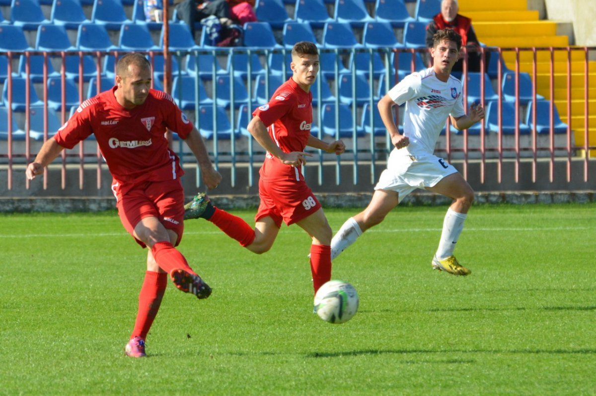 Duel echilibrat, alb-roşii sunt lideri pentru moment: UTA - Chindia Târgovişte 2-1