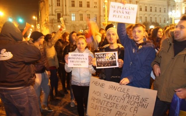 Arădenii sunt așteptați și astăzi la proteste în fața primăriei