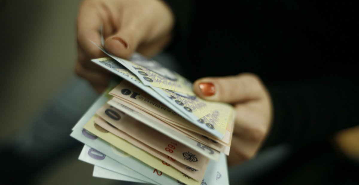 Salariul mediu net crescut. În septembrie a fost de 1.833 lei, cu 1,1% mai mult faţă de august