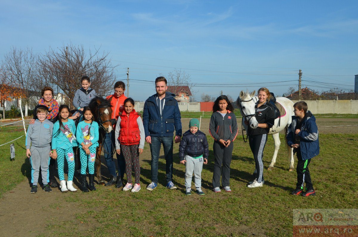 Voluntarii de la Educatio la Pony Club 