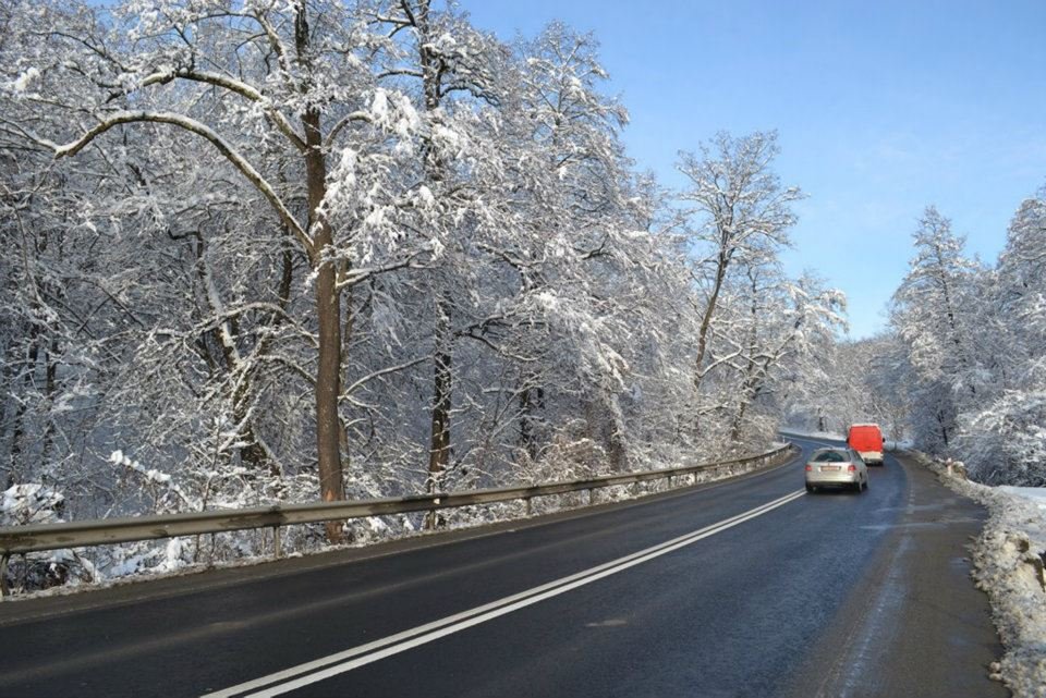 Atenție, șoferi! Lista cu drumurile pe care circulația va fi restricționată în acest weekend