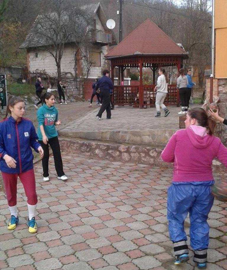 Handbalistele Aradului, în mini-cantonament la Moneasa (FOTO)