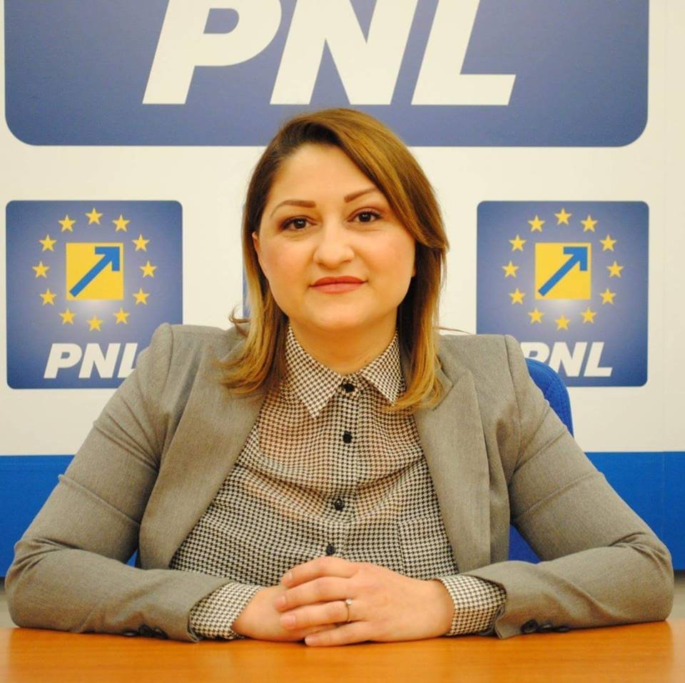 Consilier PNL, Roxana Tabuia: „Pentru Furău este mai important Partidul Social Democrat decât etica profesională sau sănătatea arădenilor!”