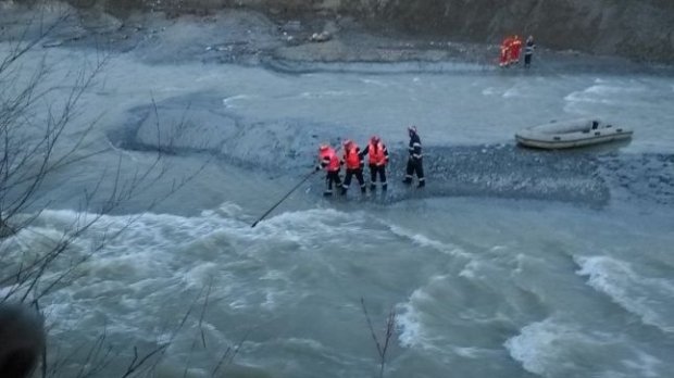 Descoperire macabră în râul Jiu. Ce au găsit pompierii când au ajuns la locul incidentului