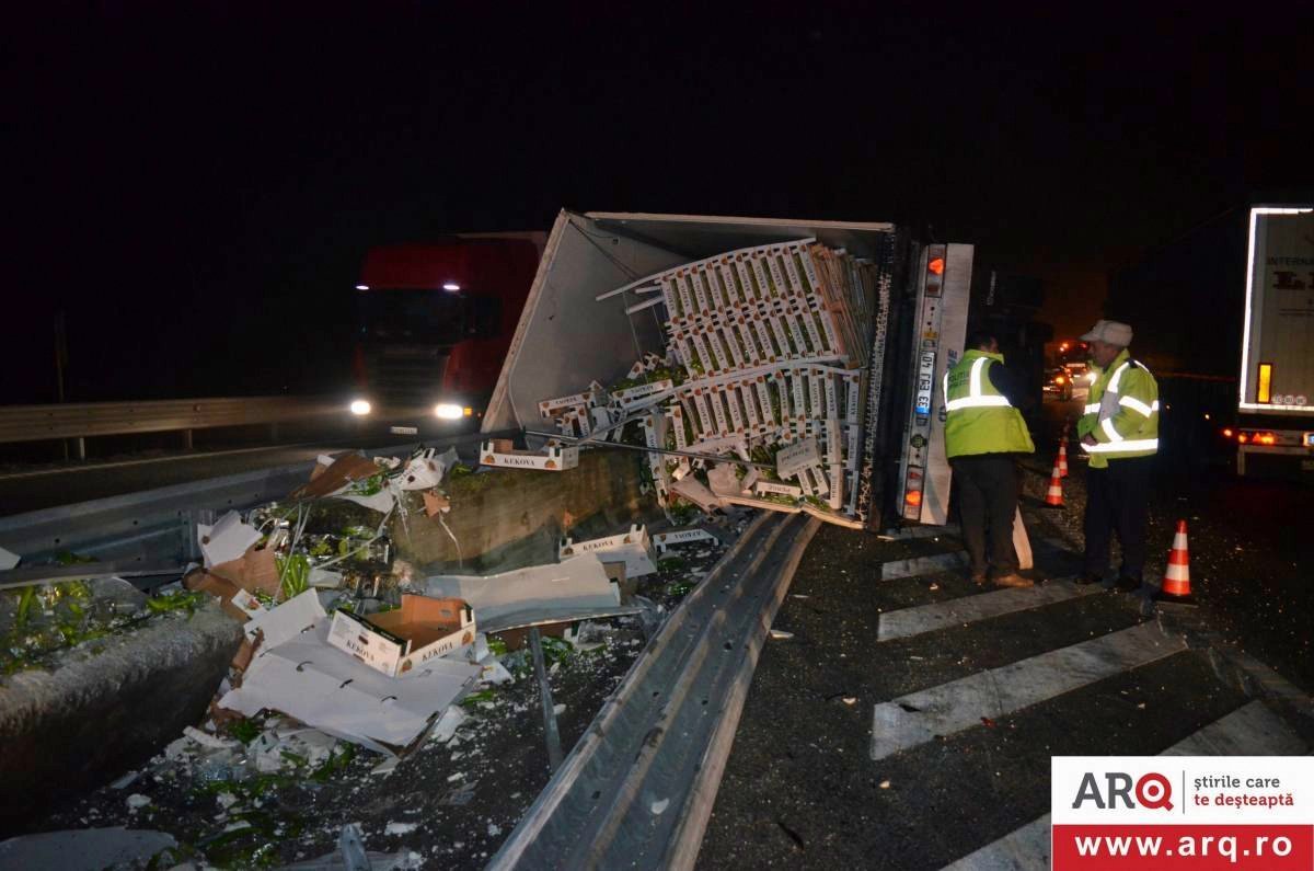 Accident cu un TIR răsturnat pe Autostrada Arad - Timișoara