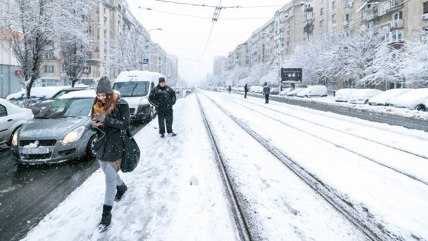 PROGNOZA METEO: Revin ninsorile, iar temperaturile scad simţitor