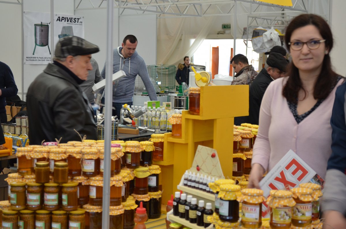 În acest weekend discutăm despre miere la Expo Arad, începe târgul ARpicultura!