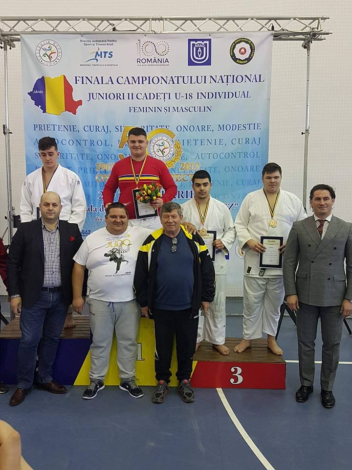 Peste 300 de judoka la Naţionalele U18 din sala UAV. Un titlu naţional şi un bronz, în palmaresul Aradului!