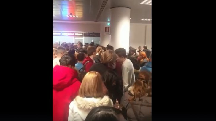Români blocaţi mai multe ore pe aeroport, în Roma. Curse anulate din pricina vremii severe