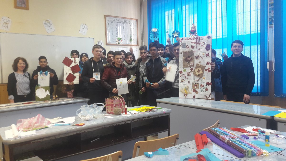 Atelier de mărţişoare handmade la Liceul Tehnologic ,,Iuliu Moldovan” Arad