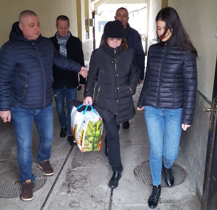 Condamnată pentru complicitate la înșelăciune, depusă în penitenciar de polițiști