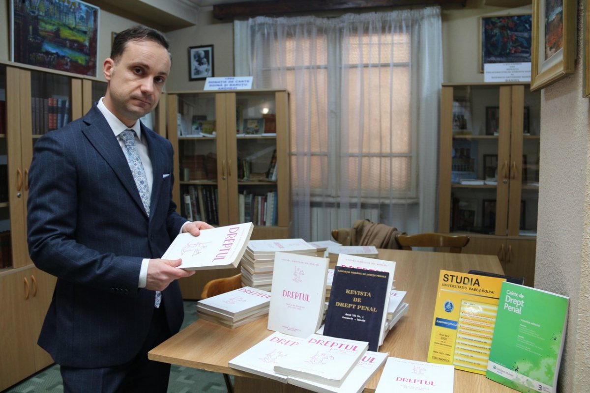 Reviste de specialitate din domeniul dreptului, donate Bibliotecii Facultăţii de Ştiinţe Juridice a UVVG de către lect. univ. dr. Laviniu Uşvat