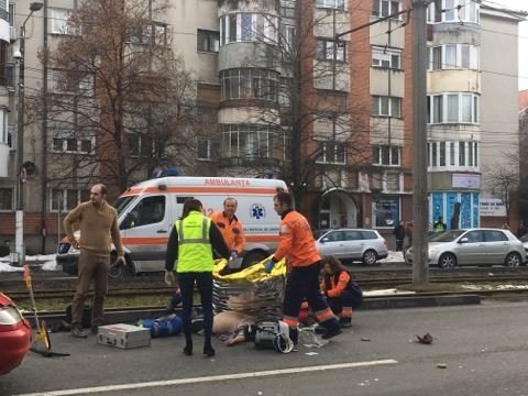 UPDATE| Bărbat accidentat mortal pe trecerea de pietoni de lângă Liceul IULIU MANIU