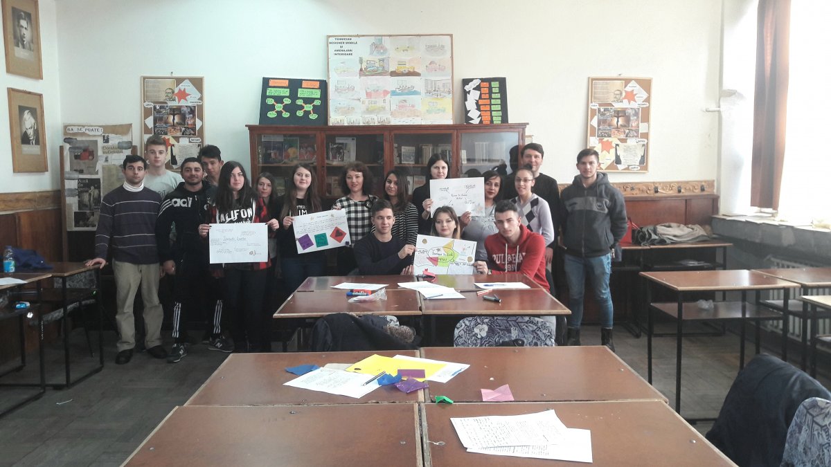 Elevii Liceului Tehnologic ,,Iuliu Moldovan” Arad au marcat ziua de 8 martie prin dezbaterea ,,Statutul femeii de-a lungul timpului”
