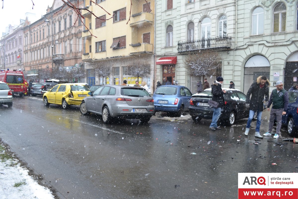 Carambol cu trei masini sau magie neagră vis-a-vis de Hotel Continental !?