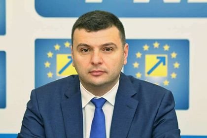 Sergiu Bîlcea (PNL): „Arădenii, chemaţi să susţină realizarea parcării subterane în Piaţa Avram Iancu”