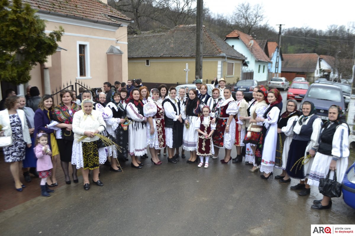 Sărbătoarea Floriilor la Păiușeni și sfințirea clopotului de la biserica din Văsoaia