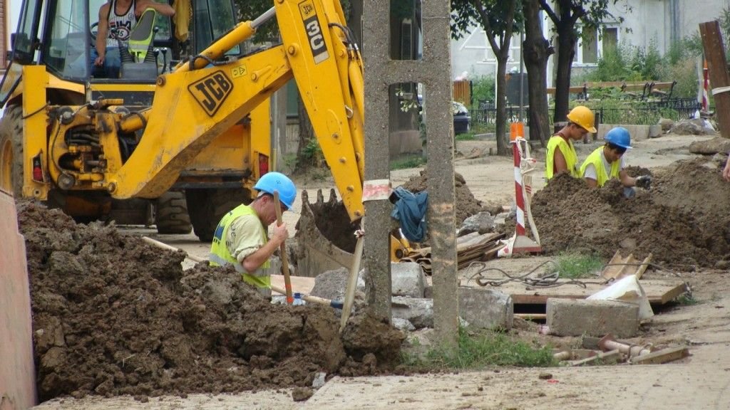 S-a semnat recepţia la terminarea lucrărilor pentru reţelele de apă şi canalizare din Ineu, Pâncota, Şiria şi Galşa 