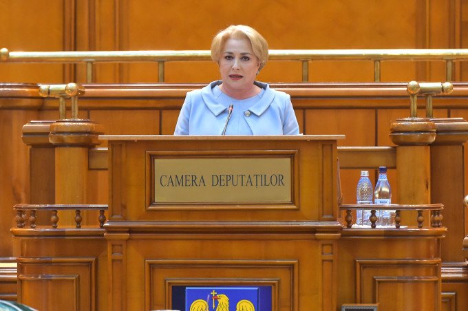 Un colaj VIDEO cu gafele premierului Viorica Dăncilă a ajuns viral pe Facebook