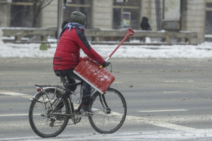 Se întoarce iarna. Ninsorile şi gerul polar durează mai mult decât te aştepţi