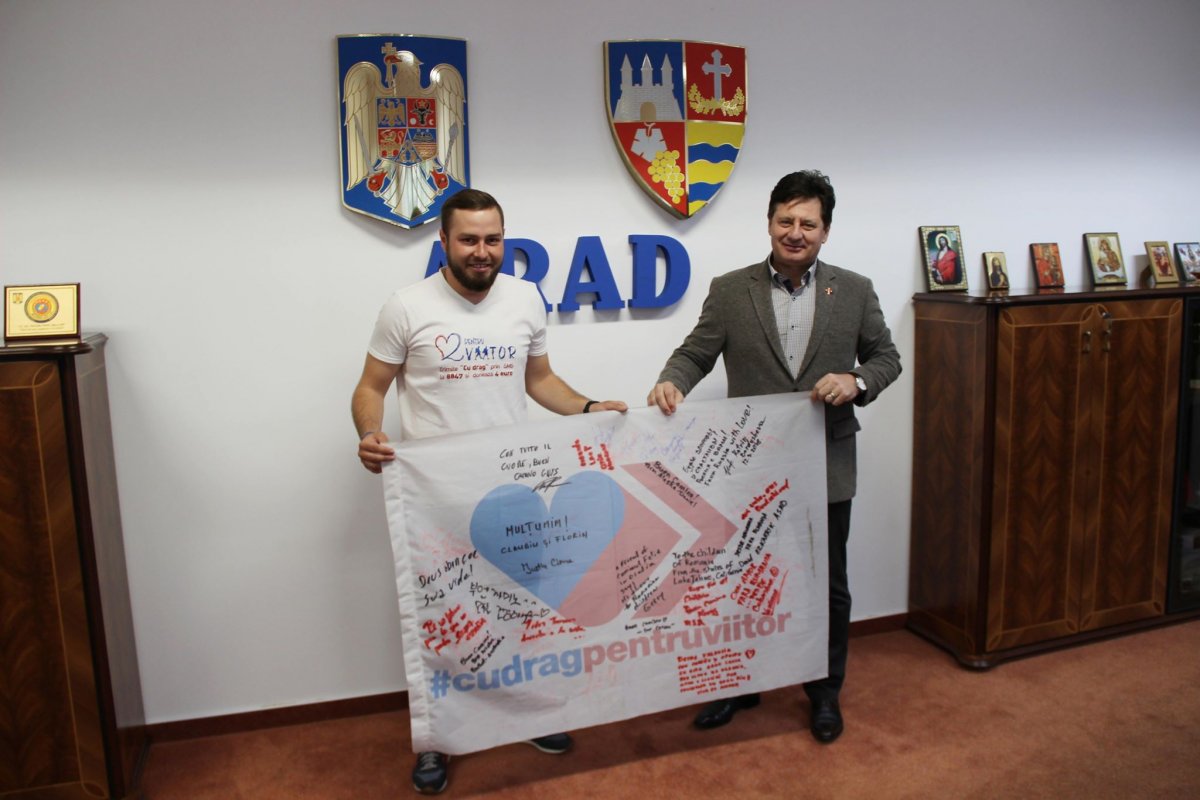 Arădeanul care a parcurs celebrul drum Camino de Santiago pentru copiii din Arad, premiat de președintele Iustin Cionca!