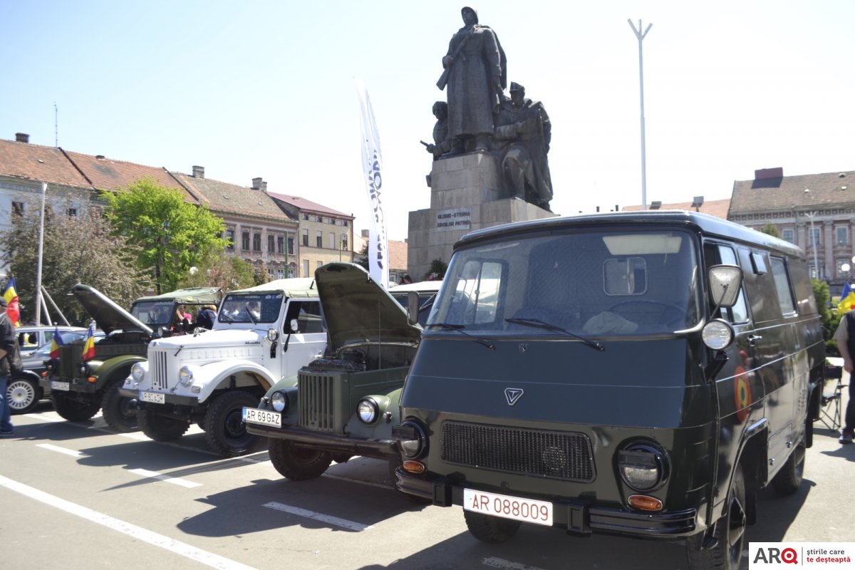 Parada mașinilor istorice,un eveniment tot mai îndrăgit de arădeni (FOTO-VIDEO)