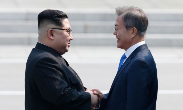 Întâlnire istorică, primele discuţii între liderii coreeni după 65 de ani