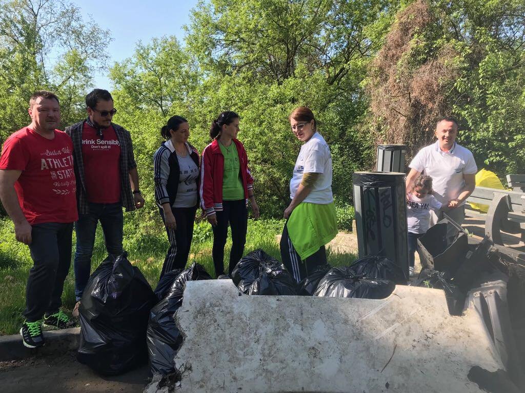 Cantitate impresionantă de deșeuri colectate de voluntarii RO100 Arad în cadrul proiectului „Curat la parcat
