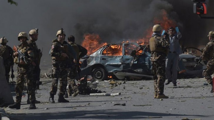 Măcel în Afganistan. Opt militari români răniți într-un atentat care a ucis 11 copii