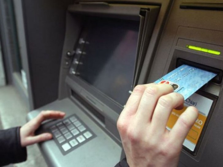 Îţi scoţi tot salariul odată de la bancomat? Avertismenul teribil al poliţiştilor