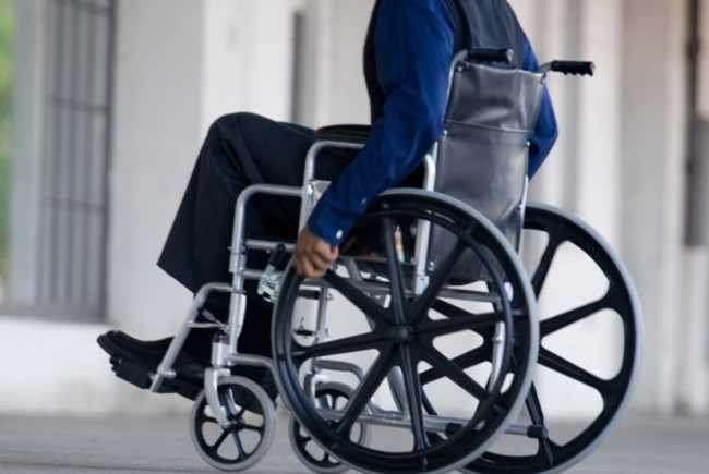 Primăria Arad asigură transport gratuit persoanelor cu handicap aflate în scaun rulant