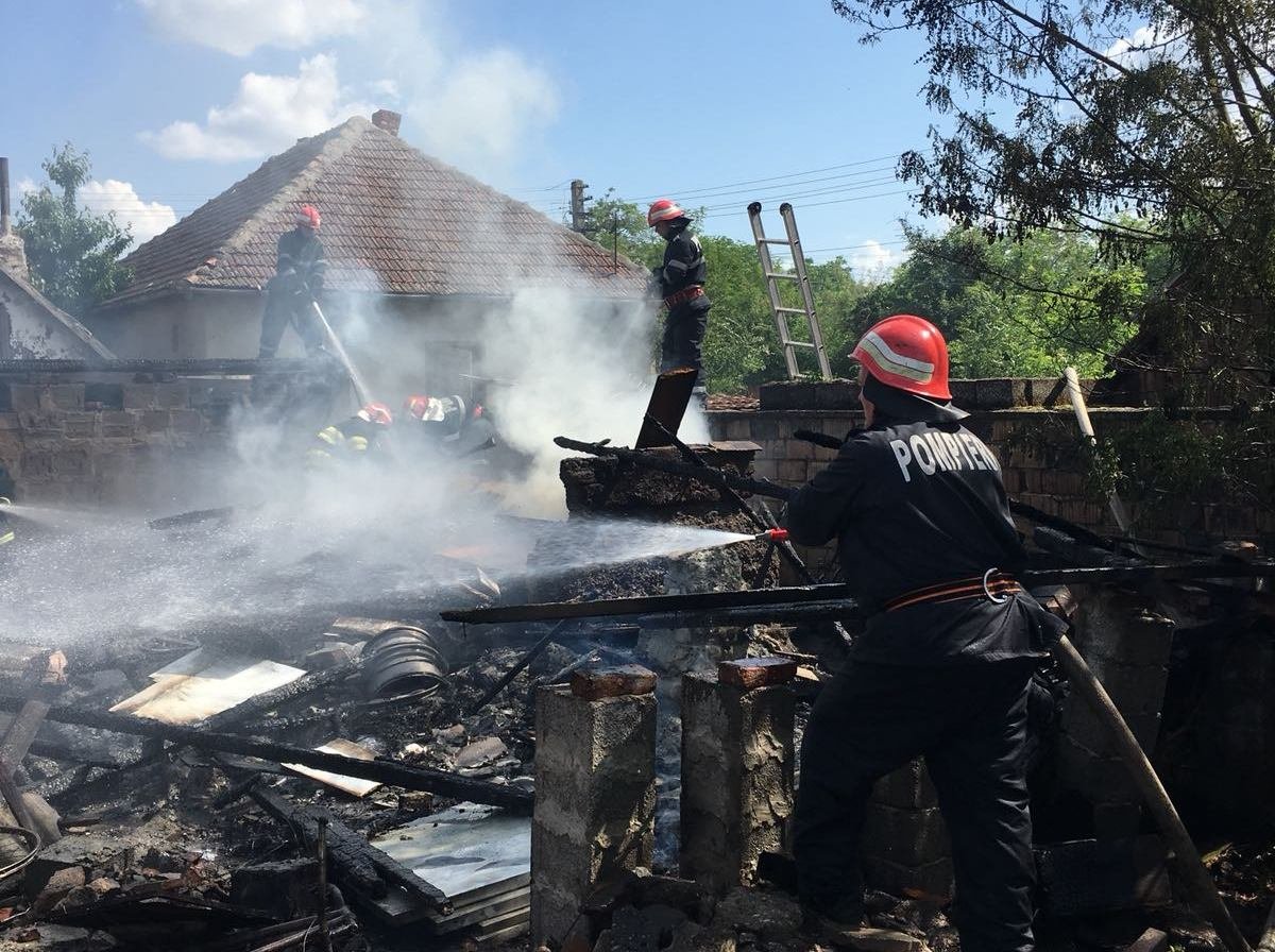Incendiu stins de ISU Arad la Curtici