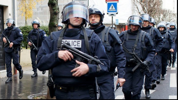 Atac terorist la Paris revendicat de ISIS. Doi morți, inclusiv agresorul, și mai mulți răniți