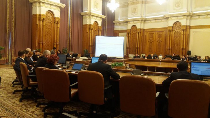 Codurile Penale intră la vot, pe amendamente, în Comisia Iordache. Se discută abuzul în serviciu