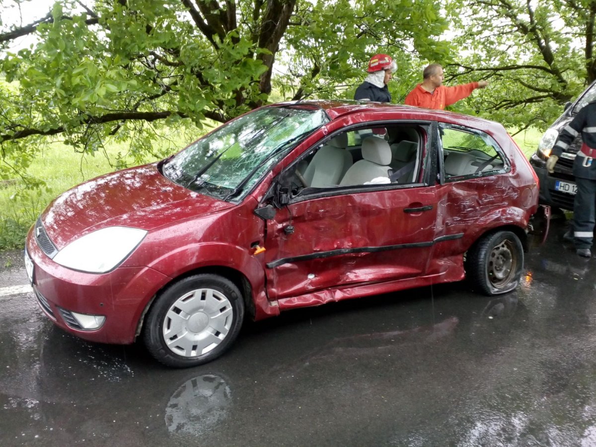 Accident între un FORD și un MERCEDES pe DN 7 (Arad - Săvârșin)