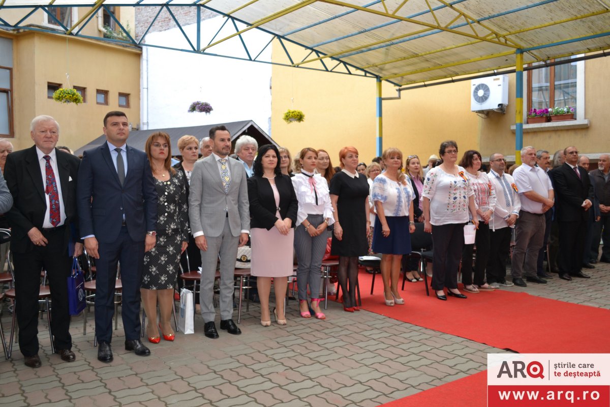 COLEGIUL ECONOMIC ARAD - UN DRUM DE 100 DE ANI