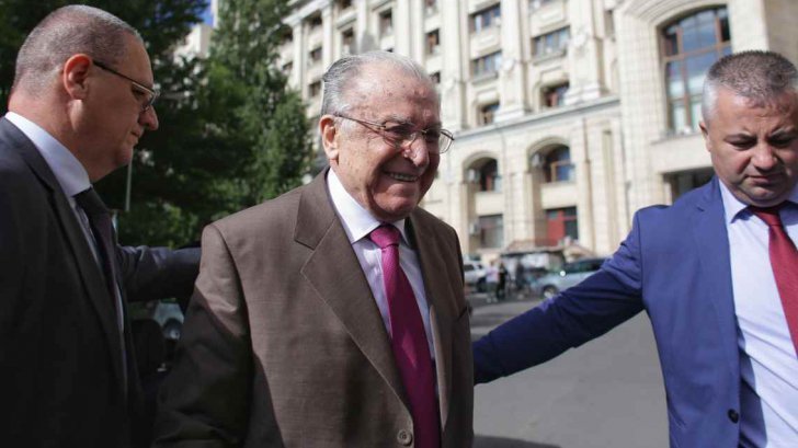 Ion Iliescu a sosit la Parchetul General. Acuzaţiile în dosarul Revoluţiei, extinse