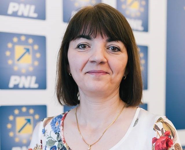 Laura Andres, consilier local municipal: “Marcăm la Arad Ziua Internațională a Adopției. Peste 600 de copii arădeni au nevoie de o familie!”