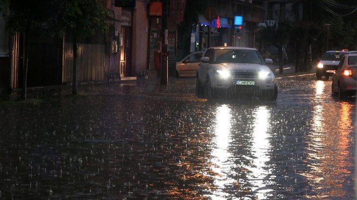 A fost potop în mai multe localităţi, a plouat cât într-o lună 